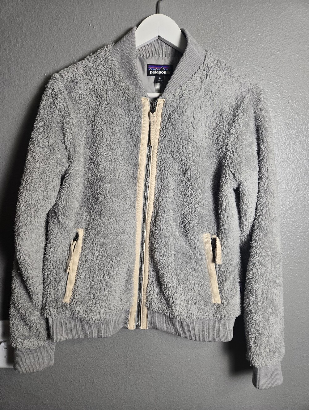 Patagonia Los Gatos Bomber Jacket in Drifter Grey Size Medium